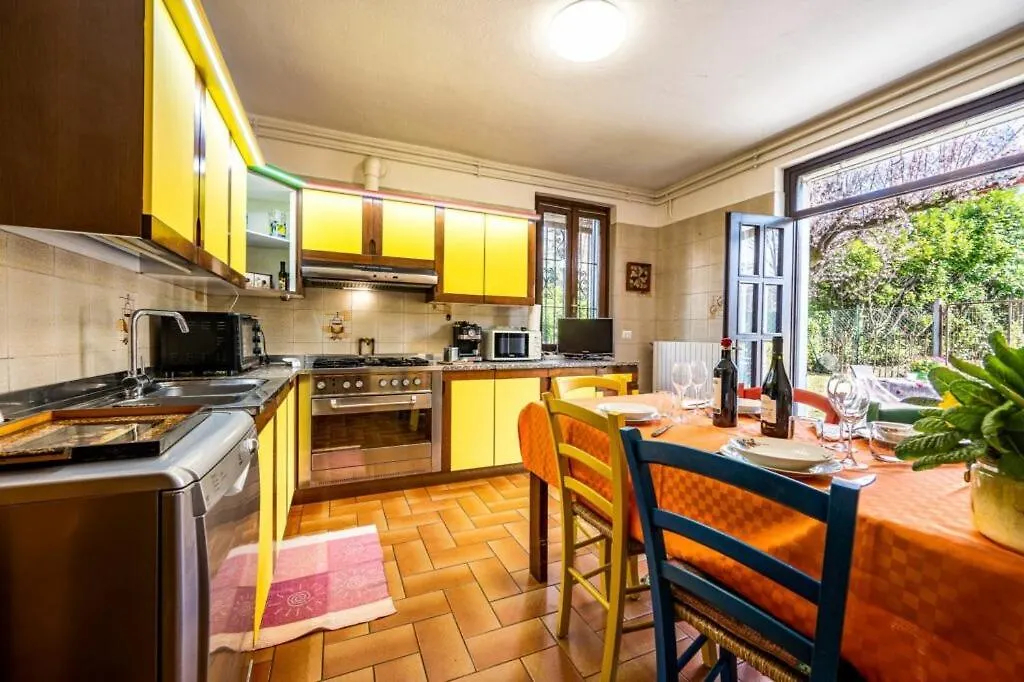 Villa Lago Ground Floor- Pet Friendly Stay-Private Garden-Parking-Lake View - Bike Friendly Holiday House Colico Italy