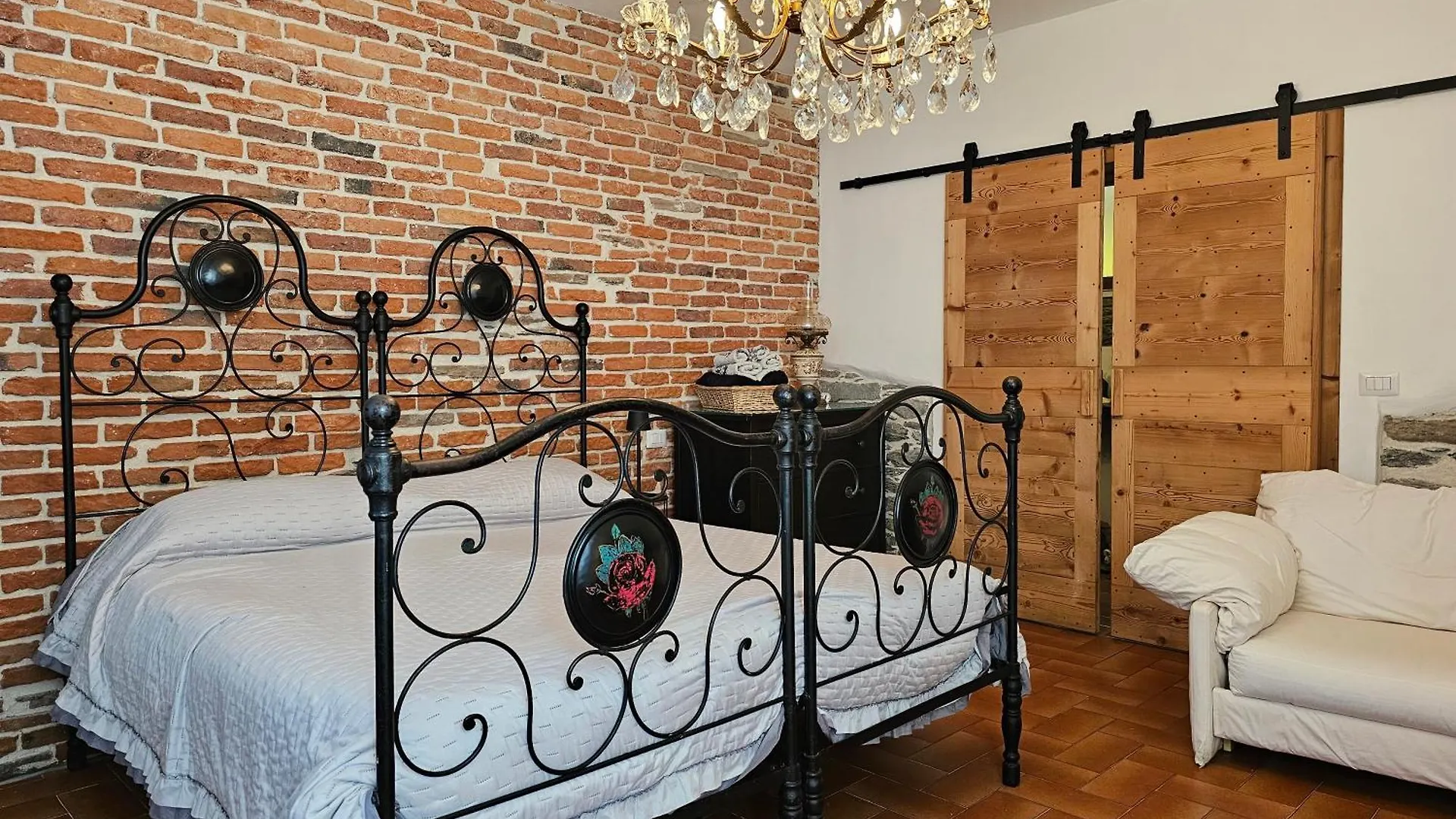 Apartment Villa Lago Ground Floor- Pet Friendly Stay-Private Garden-Parking-Lake View - Bike Friendly Holiday House Colico