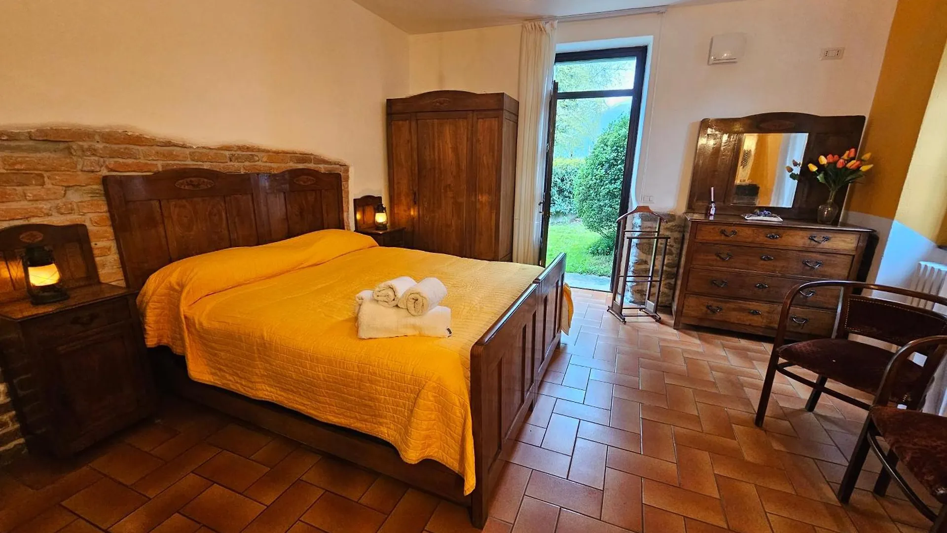 Villa Lago Ground Floor- Pet Friendly Stay-Private Garden-Parking-Lake View - Bike Friendly Holiday House Colico 0*,  Italy