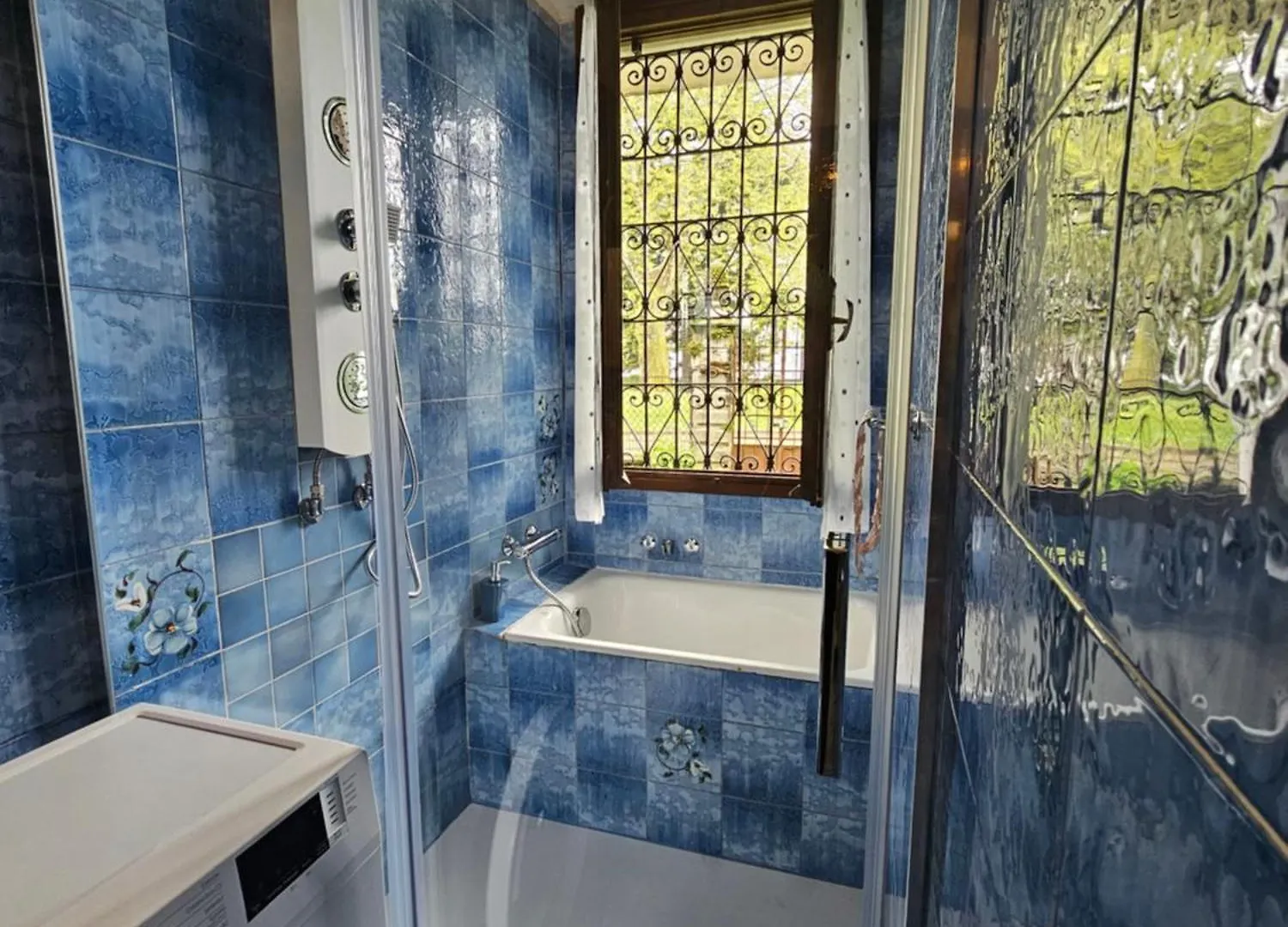 Villa Lago Ground Floor- Pet Friendly Stay-Private Garden-Parking-Lake View - Bike Friendly Holiday House Colico Apartment