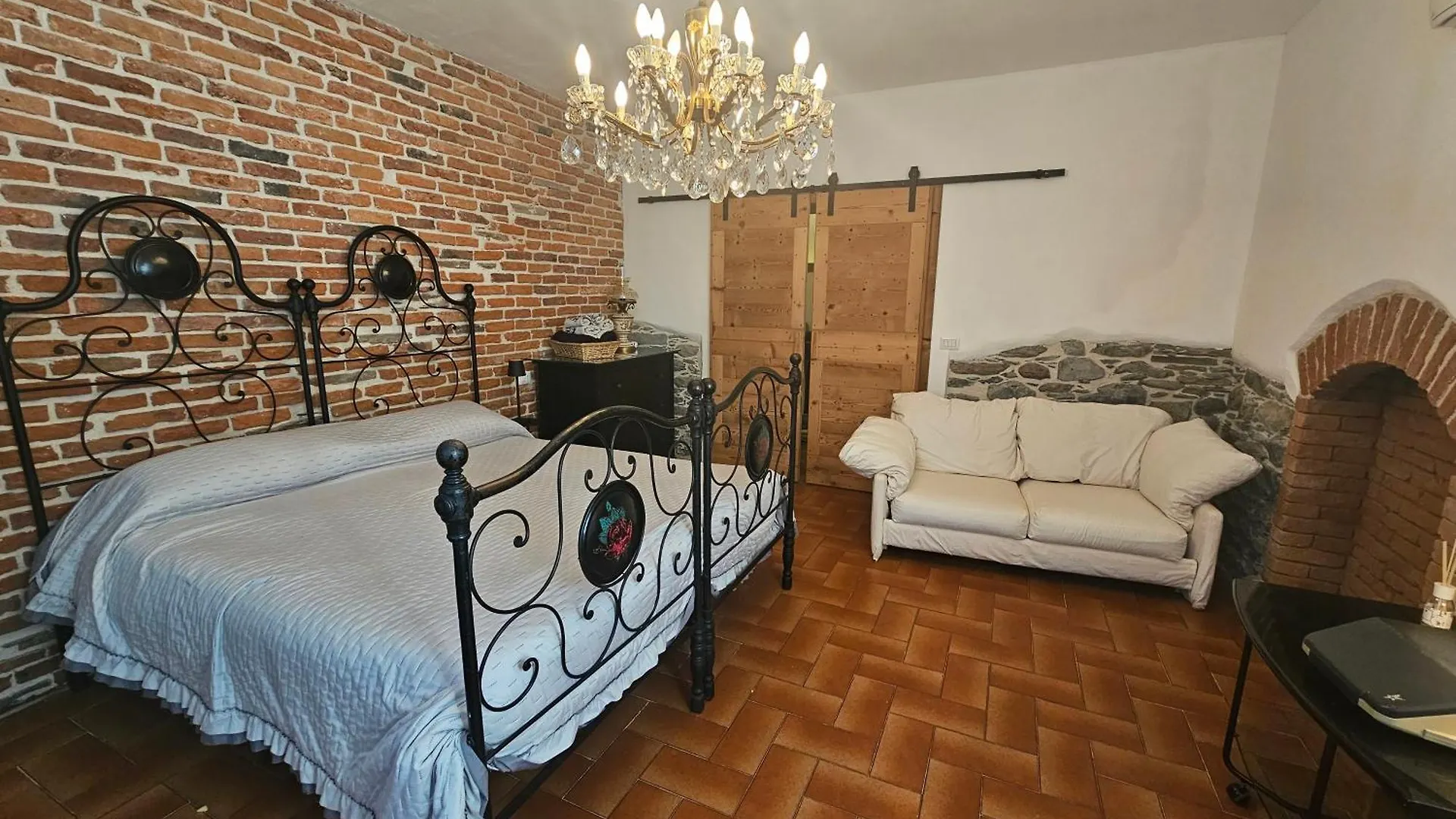 Villa Lago Ground Floor- Pet Friendly Stay-Private Garden-Parking-Lake View - Bike Friendly Holiday House Colico